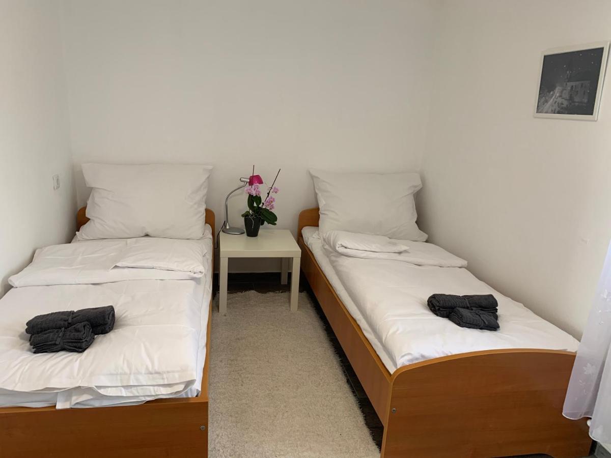 Dalia Apartman Gyoemro Zewnętrze zdjęcie
