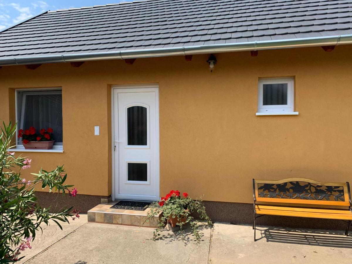 Dalia Apartman Gyoemro Zewnętrze zdjęcie
