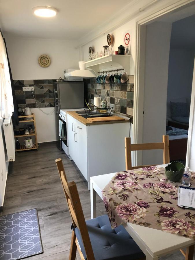 Dalia Apartman Gyoemro Zewnętrze zdjęcie